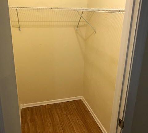 4th image of 4774 Kings Dr APT H
