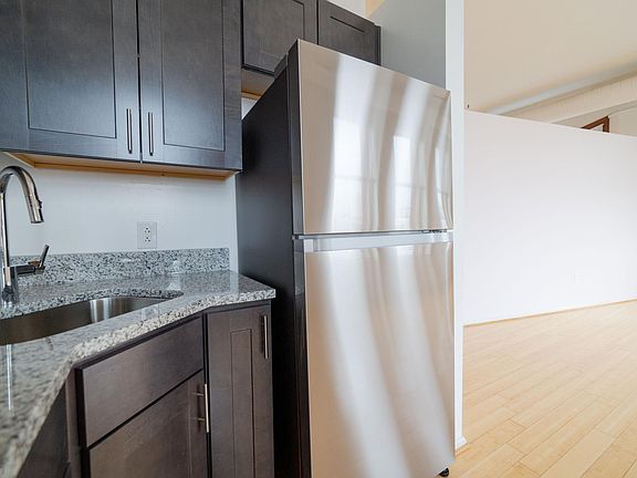 3rd image of 1900 W 25th St #305