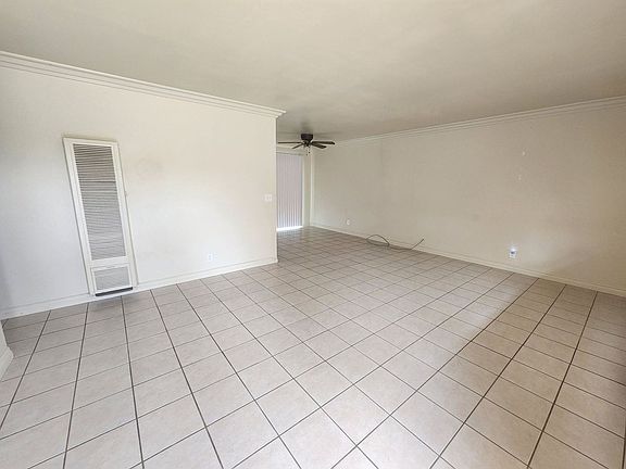 2nd image of 73591 Sunnyslope Dr APT E