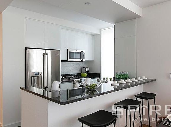 3rd image of 160 W 62nd St APT 22H