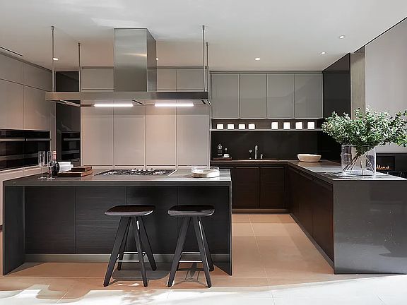 3rd image of 522 W 29th St #5C