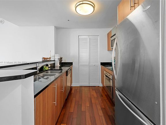3rd image of 300 S Biscayne Blvd #T-2106