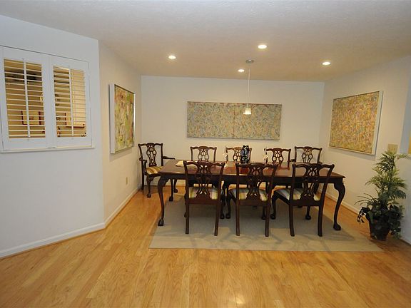 3rd image of 409 Keeneland Dr