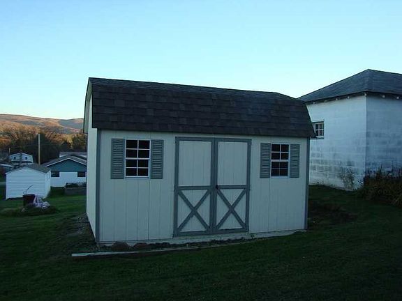 3rd image of 62 Poplar St