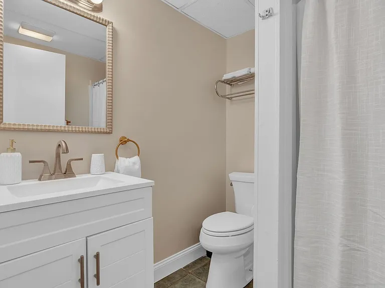 174 E Grand Ave #15 — Photo 14
