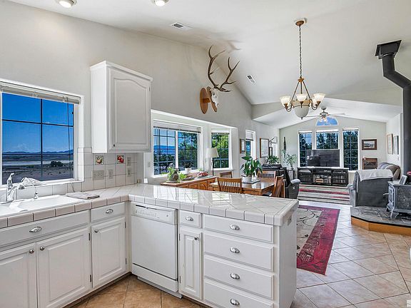 5th image of 50 Juniper Ct