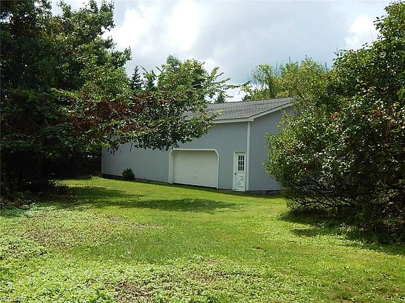 3rd image of 9857 Highland Dr