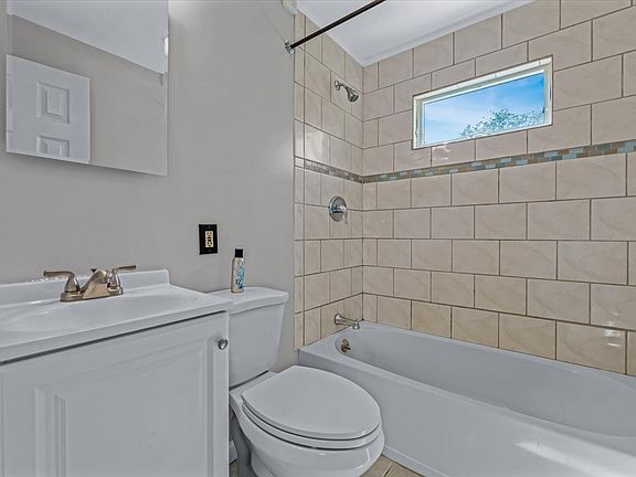 3rd image of 61 Waldo Ave Floor 2