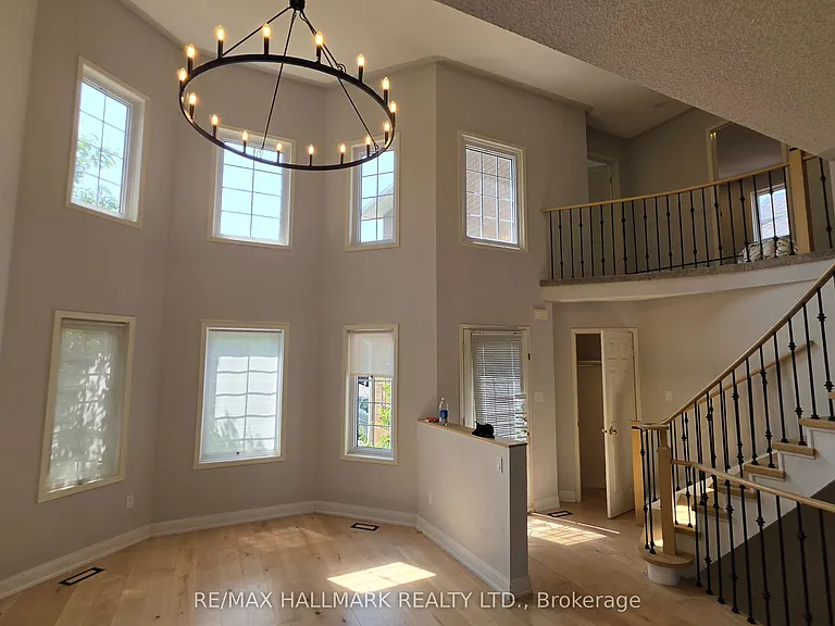 39 Pogson Dr — Photo 14