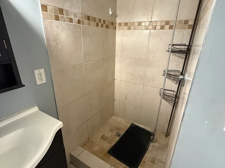 1833 Lombardy Dr — Photo 5