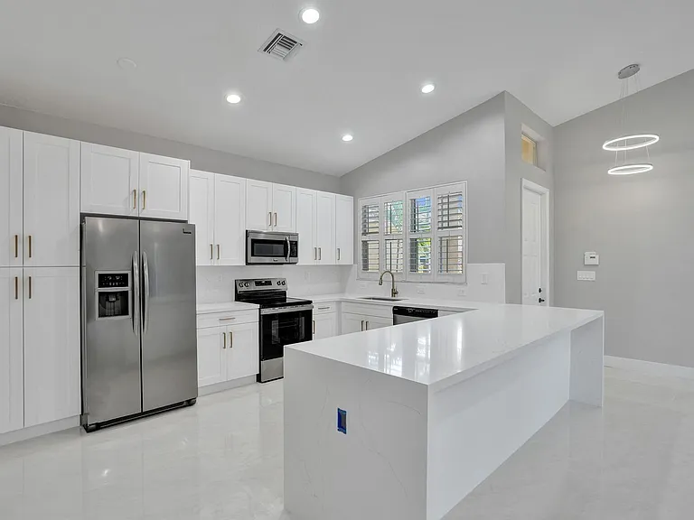5885 NW 121st Ter — Photo 15