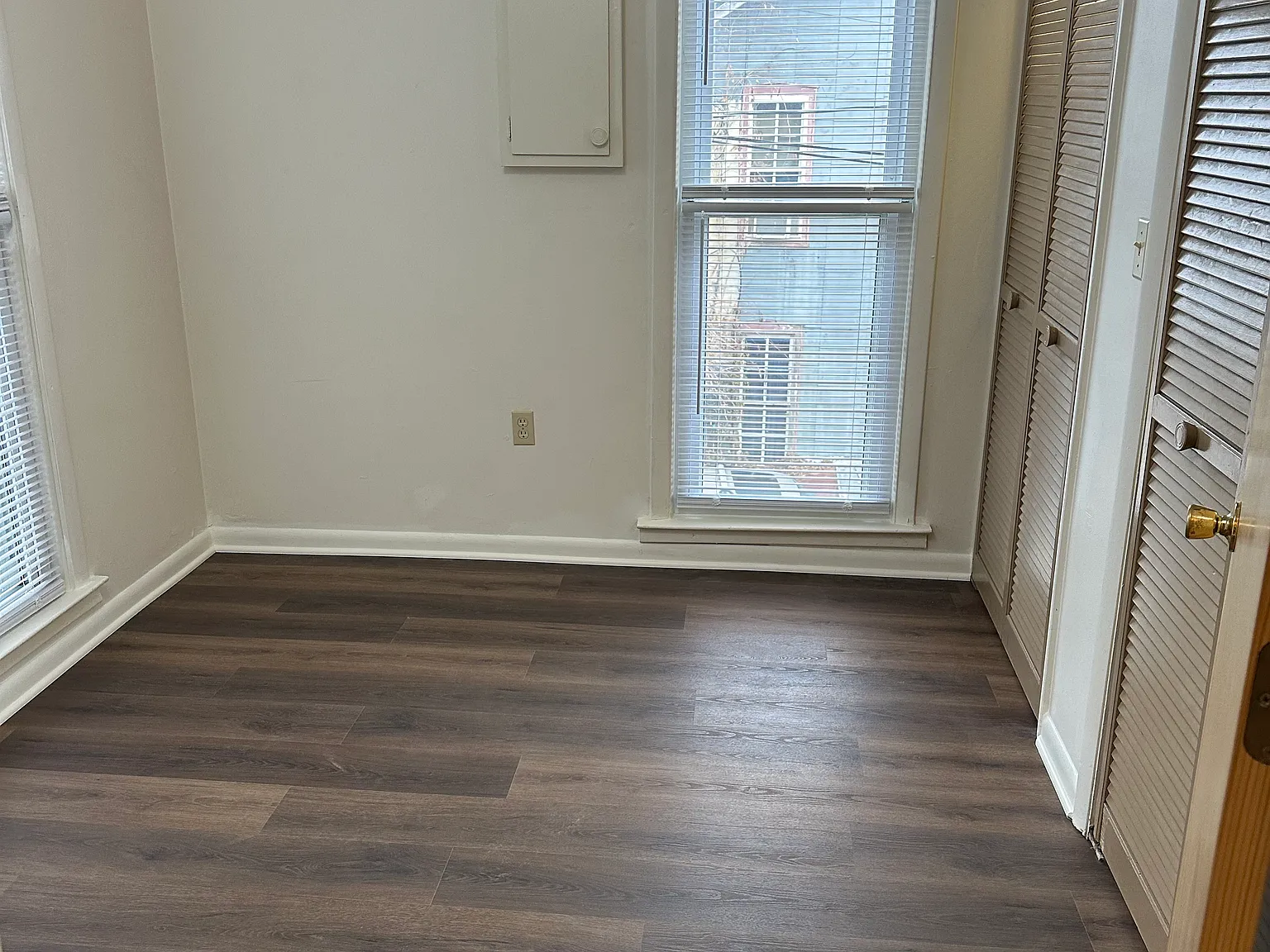 307 N Pearl St — Photo 4
