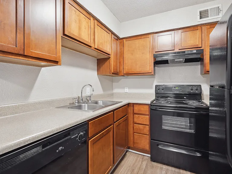 Sumter Square Apartments — Photo 31