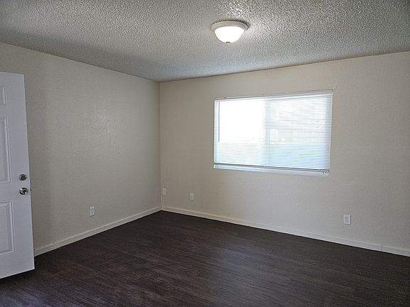 2nd image of 2719 E Hammond Ave APT 101