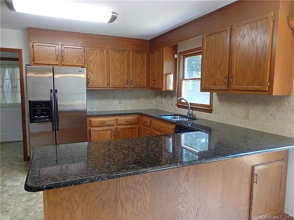 4th image of 211 Chateau Dr