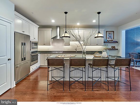 4th image of 1050 James Walter Way