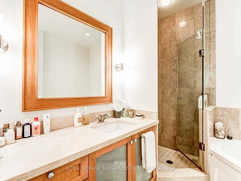 99 Avenue Rd #1005 — Photo 13