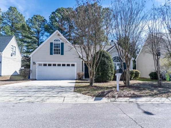 9316 Erinsbrook Dr, Raleigh, NC 27617