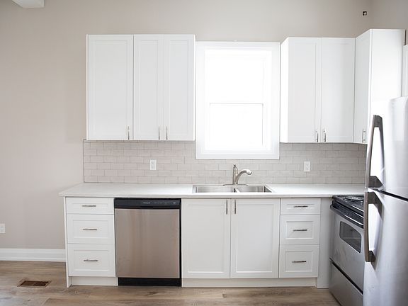 2nd image of 53 Manitoba St