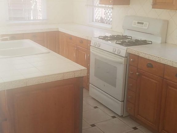 2nd image of 480 W 24th St