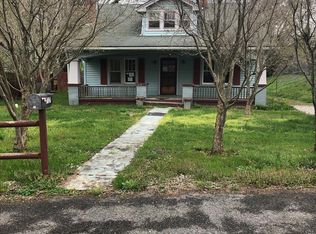 717 4th St NE, Pulaski, VA 24301