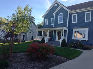 203 Woodlands Ct, Hartland, WI 53029