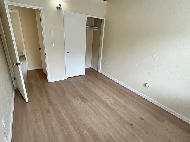582 Mariposa Ave #5 — Photo 12