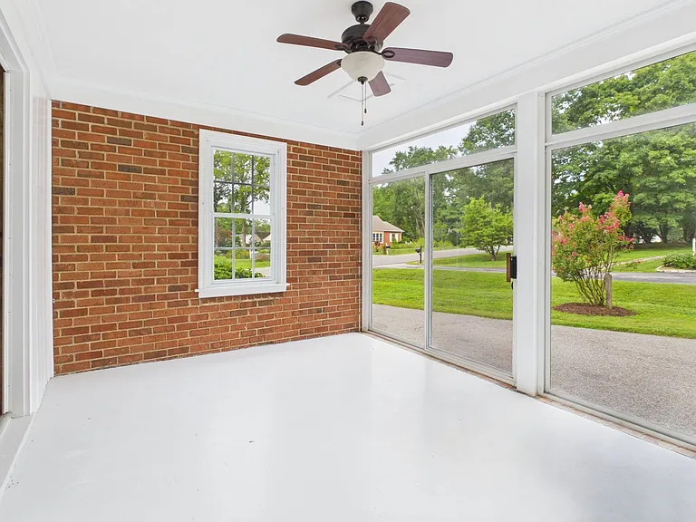 1519 Chauncey Ln — Photo 33