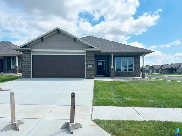 1732 S Wheatland Ave, Sioux Falls, SD 57106