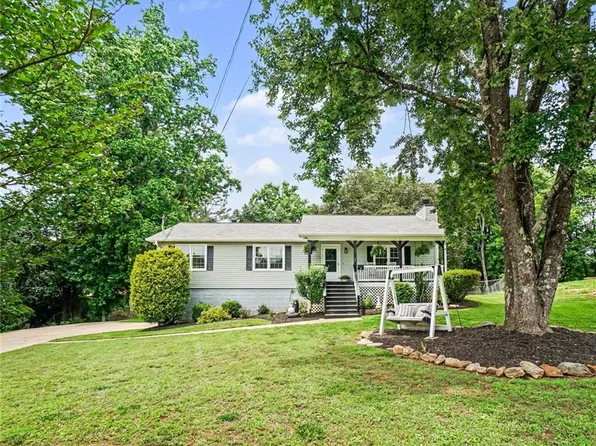 404 Hill Crest Ct, Woodstock, GA 30188