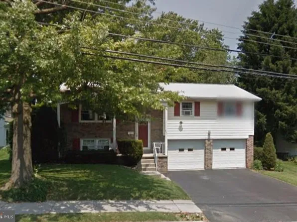 827 E Elm St, Palmyra, PA 17078
