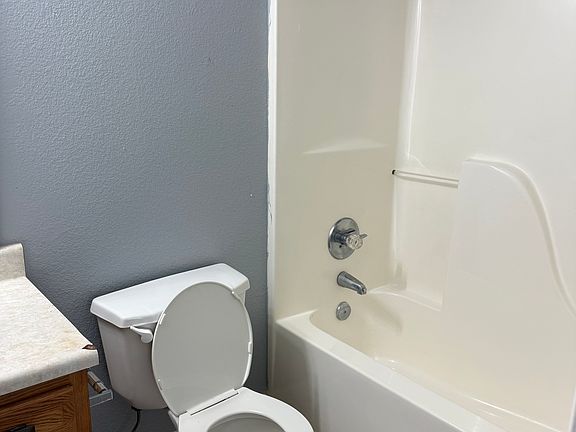 4th image of 4651 Walker St