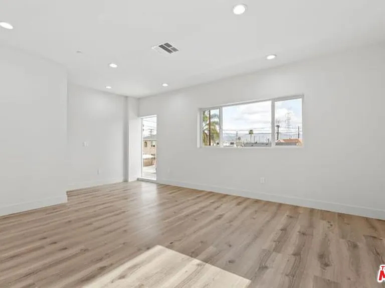 6937 Simpson Ave #1/2 — Photo 6