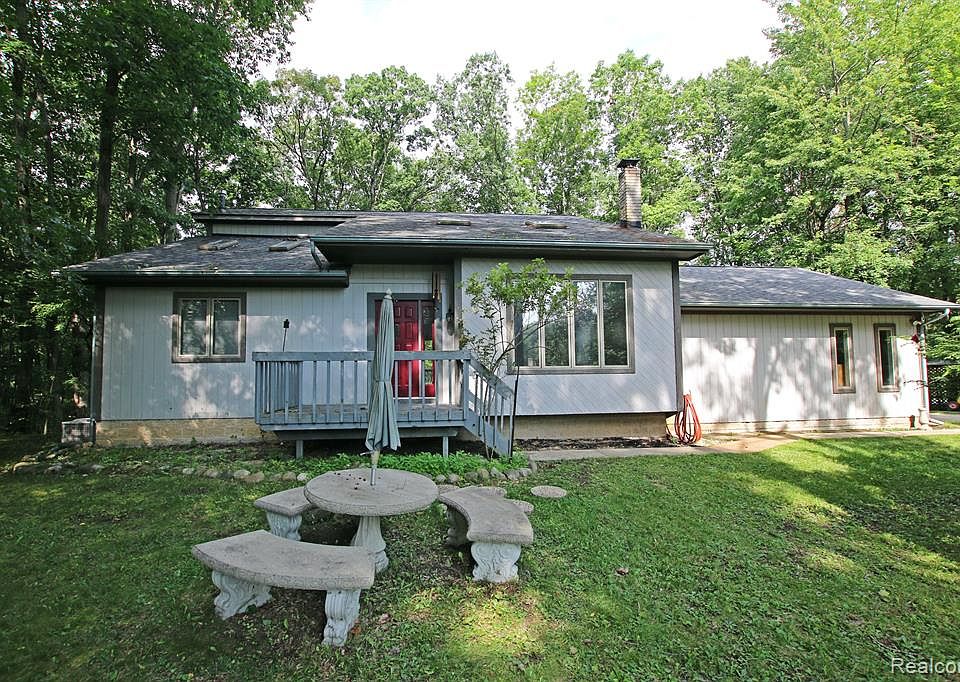 1516 Burrus Rd, Ortonville, MI 48462 Zillow
