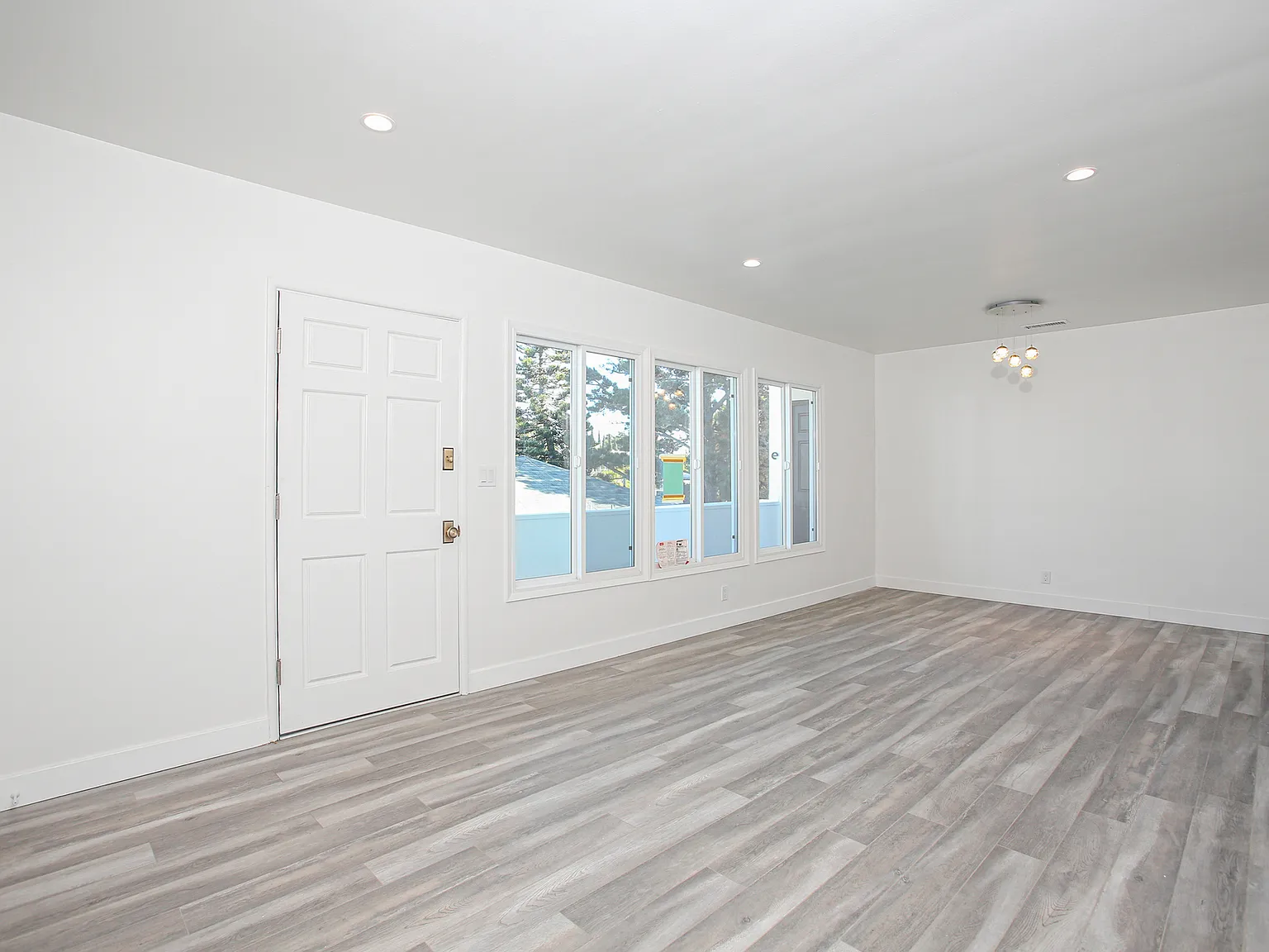 2 bed, 700 sqft, $3,595 — Photo 2