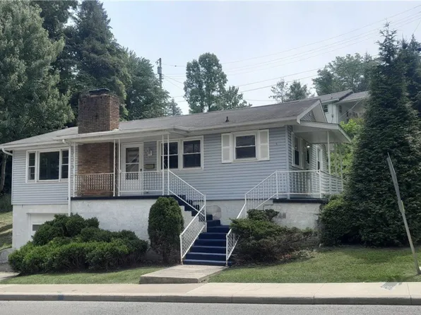 216 E Brown St, New Lexington, OH 43764