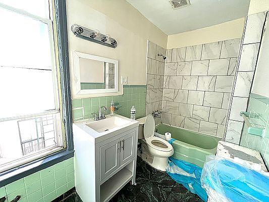 4th image of 30-96 14th St #2