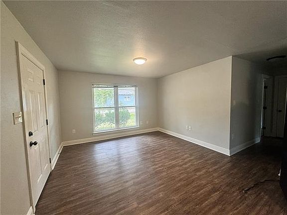 5th image of 710 E Coleman Ave
