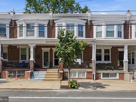 2nd image of 3362 Vaux St