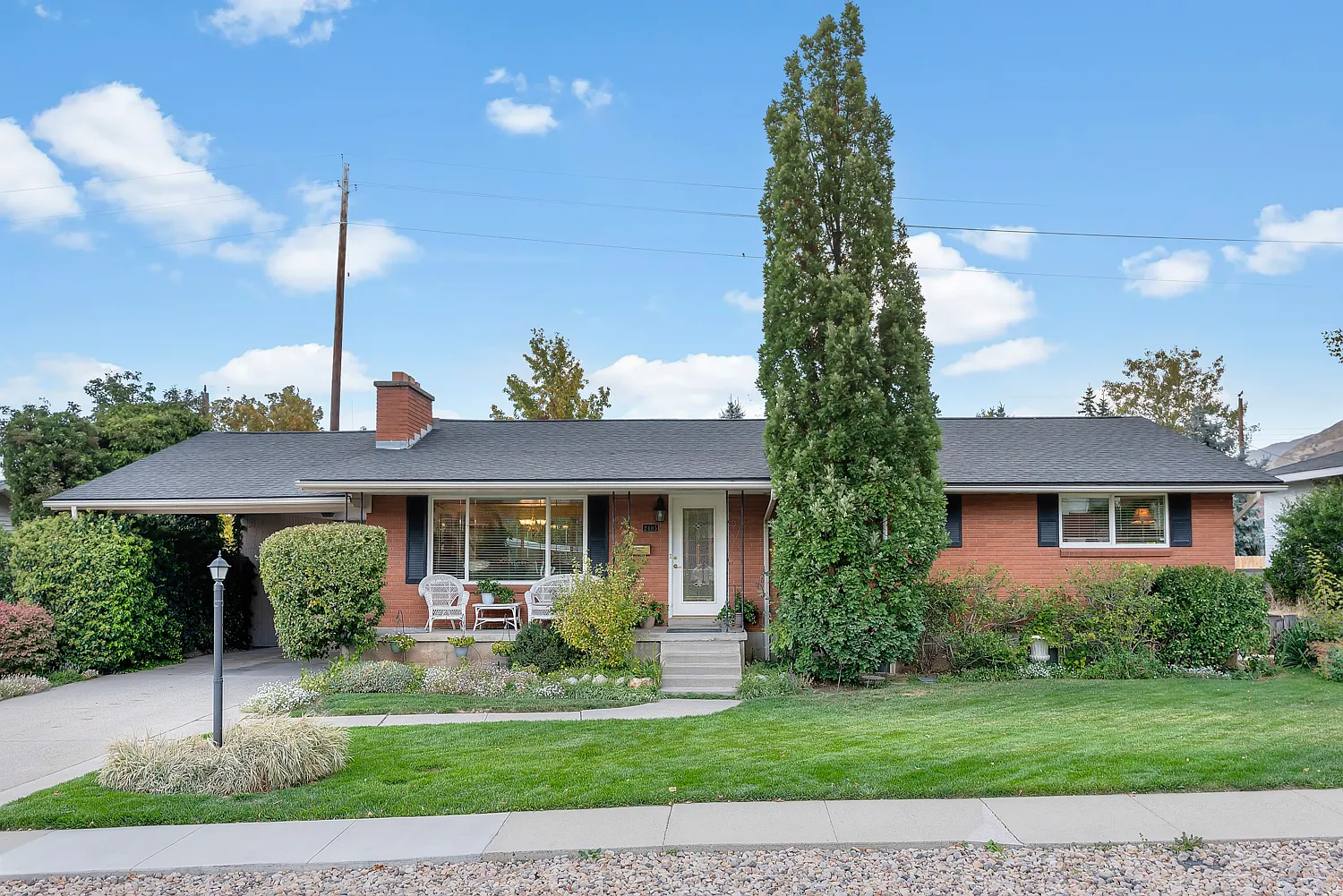 4 bed, 2400 sqft, $3,500 — Photo 1