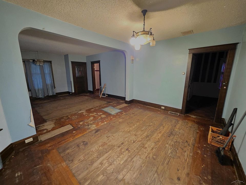 7th image of 121 S Carolina St