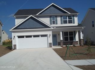 910 Terraces Ln, Hampstead, NC 28443