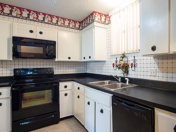4th image of 327 Wilder Blvd #1030