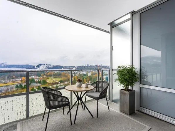 1500 Fern St #3002, North Vancouver, BC V7J 0E6