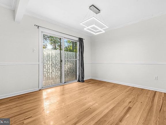 5th image of 2410 Parkers Ln