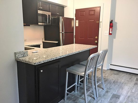 2nd image of 912 Oakland Ave APT 3