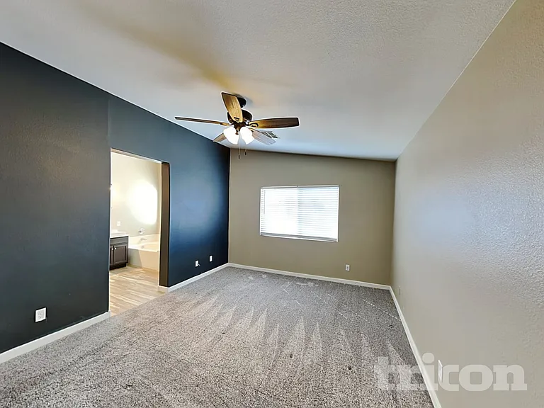 409 W Azure Ave — Photo 4