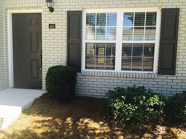 1st image of 1802 Jackson Ave W APT 143