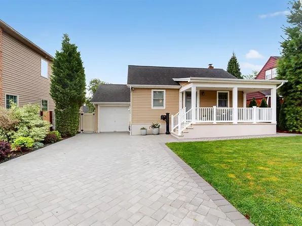 76 Birchwood Dr, Elmwood Park, NJ 07407