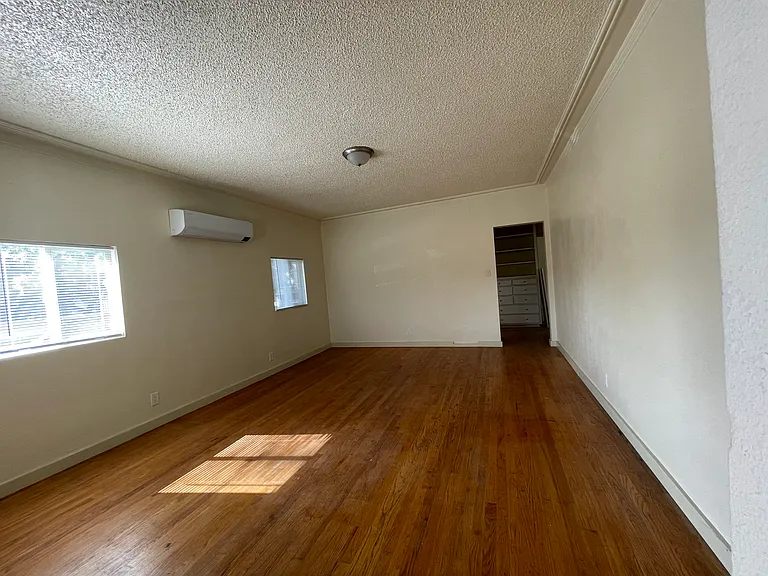 2835 Obama Blvd — Photo 3